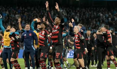 Flamengo resiste à pressão do Racing, segura empate e é finalista da Libertadores