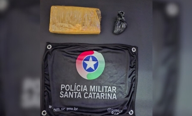 Polícia apreende adolescente e prende homem por tráfico de drogas