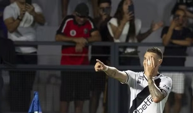 Vasco bate o Bragantino com autoridade e engata quarta vitória consecutiva no Brasileirão